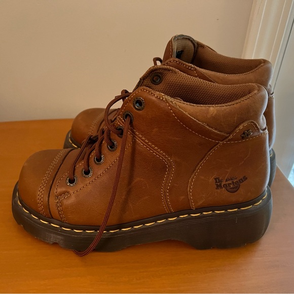 Dr. Martens Yolanda Boot - Picture 2 of 4